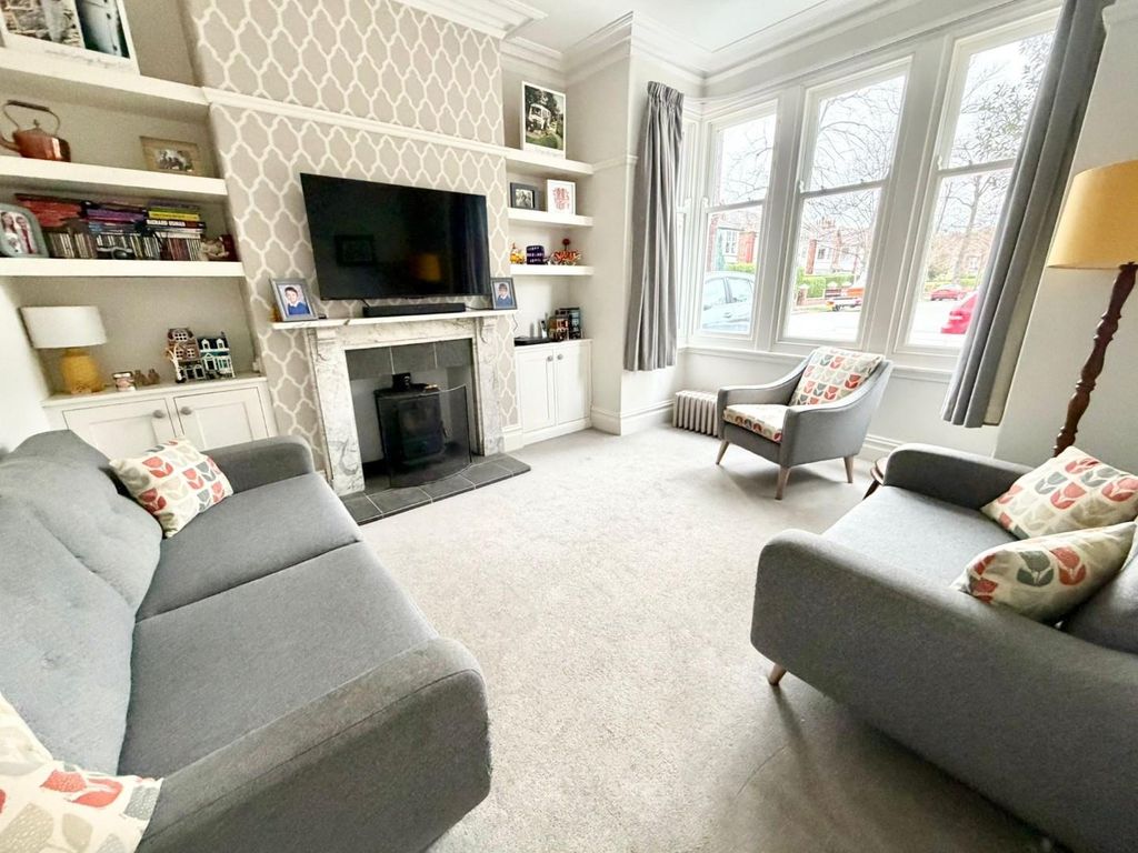 Property photo 2 of 14 Lounge