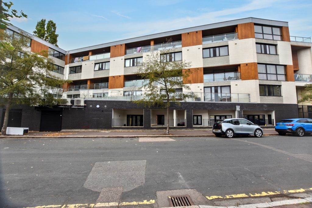 Property photo 1 of 20 124 Blackwall Lane, Greenwich, London, Se10 0Sp