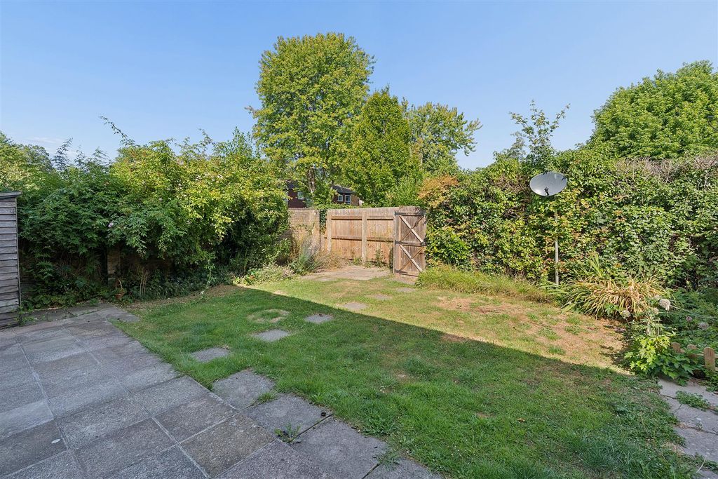 Property photo 2 of 16 Garden