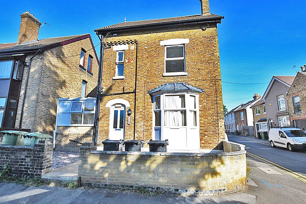 Property photo 1 of 8 Photo 8