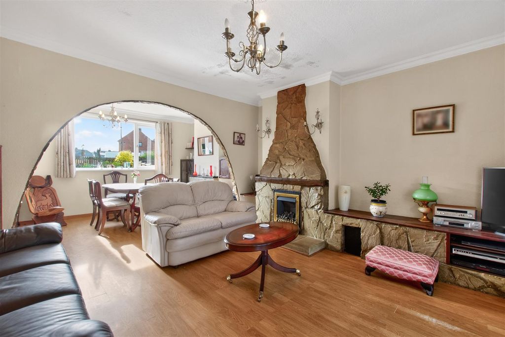 Property photo 2 of 20 Lounge