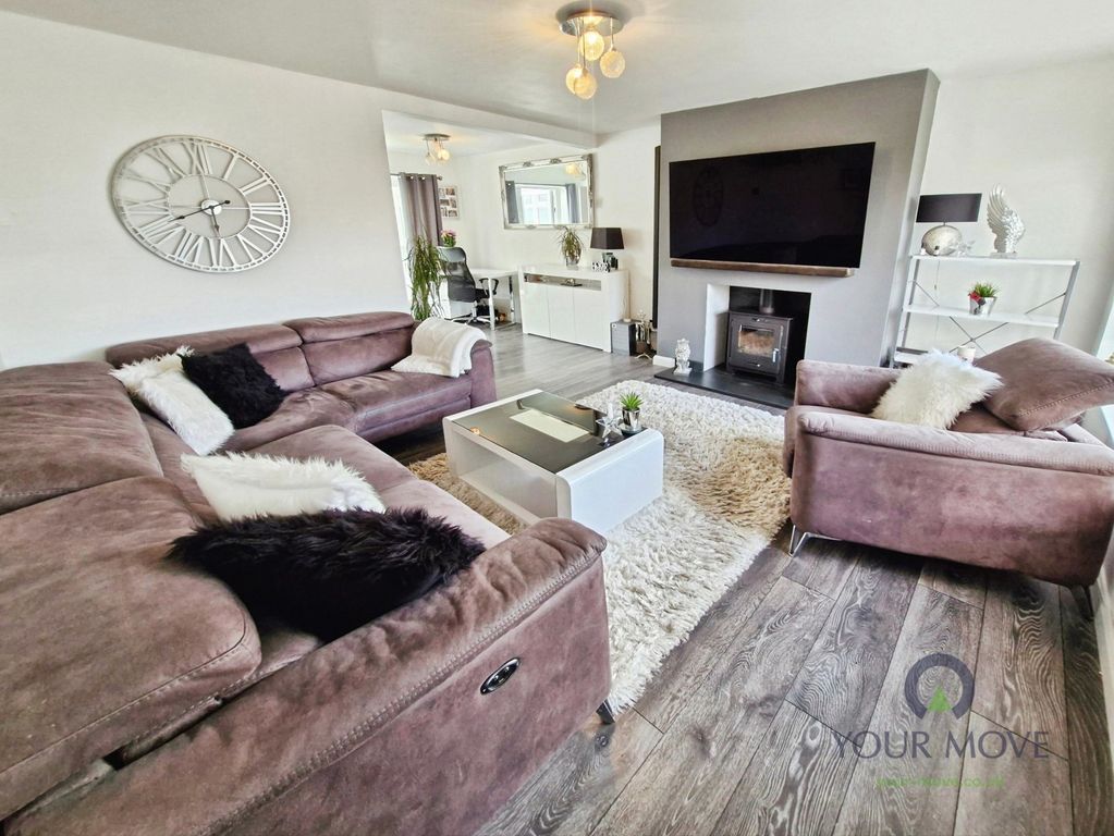 Property photo 3 of 15 Lounge
