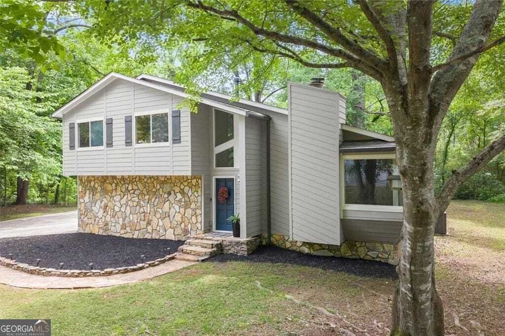Property photo 1 of 31