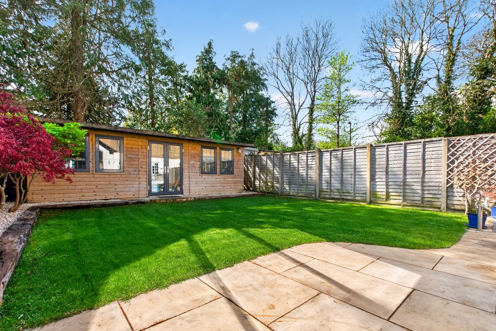 Property photo 2 of 25 Garden