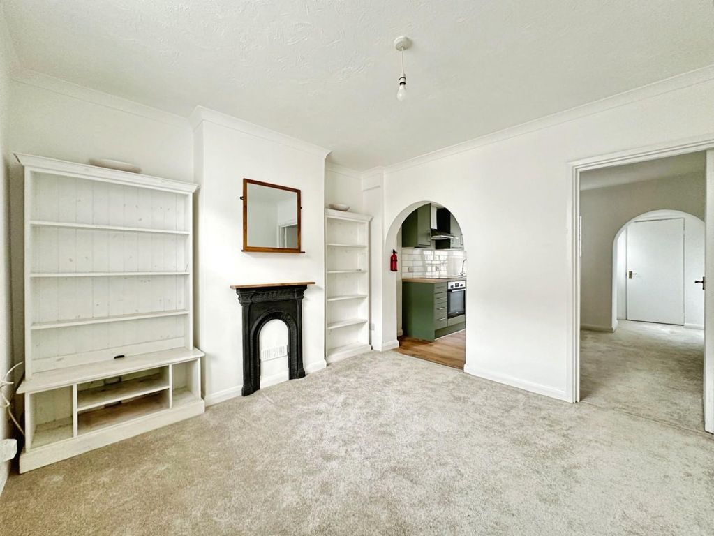 Property photo 3 of 9 Livingroom.Jpg