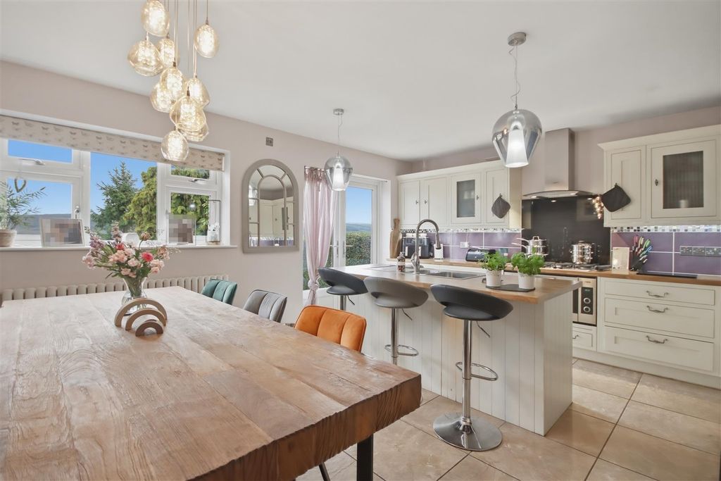 Property photo 2 of 19 Kitchen