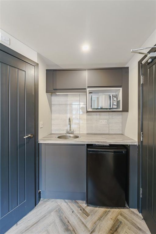 Property photo 3 of 8 041-A7R00579-Hdr.Jpg