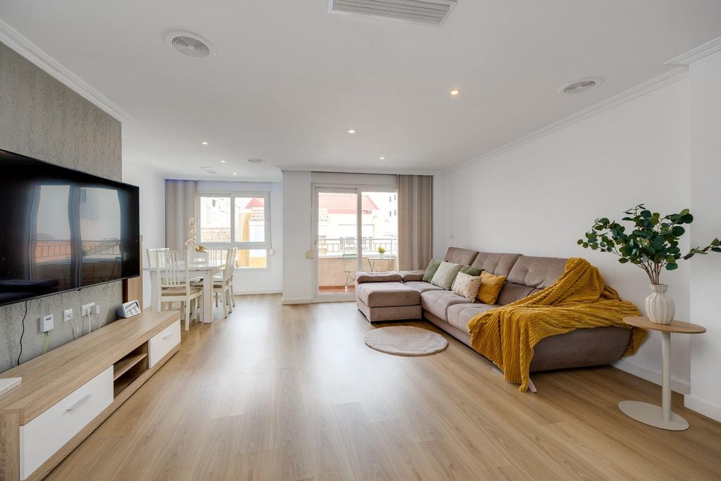 Property photo 2 of 50