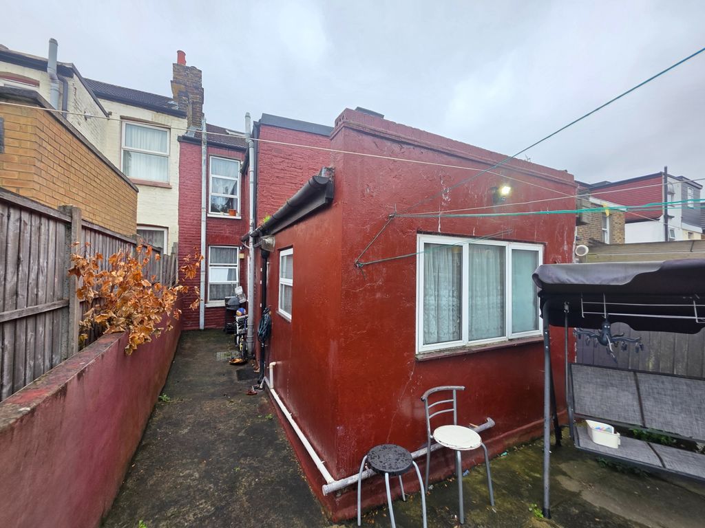 Property photo 3 of 17 Photo 16
