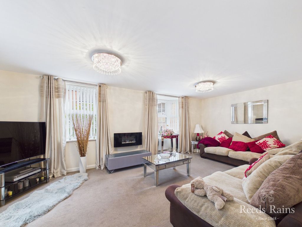 Property photo 2 of 26 Sitting Room