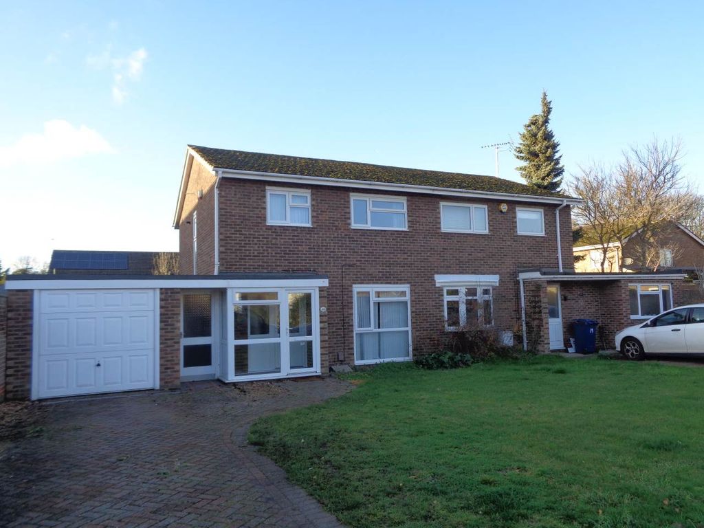 Property photo 1 of 12 Shirley Close 18 Front 2025