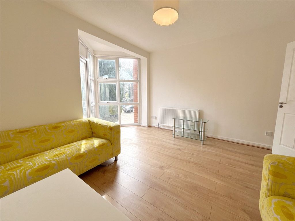 Property photo 3 of 32 Picture No. 11