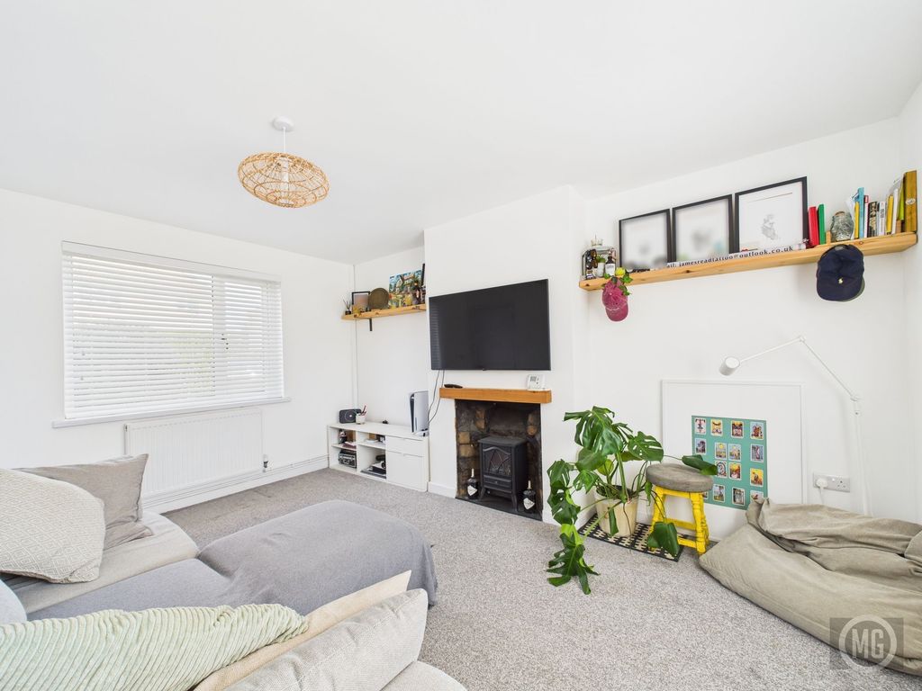 Property photo 1 of 11 Living Room
