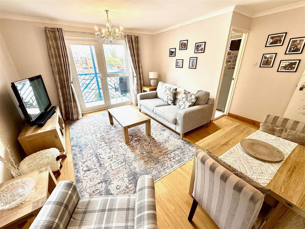 Property photo 3 of 18 Lounge 2.Jpg