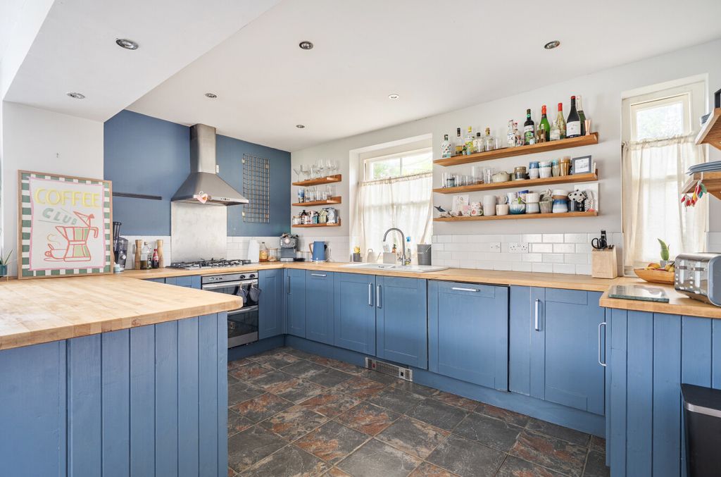 Property photo 3 of 23 1480866-10-6A3134...