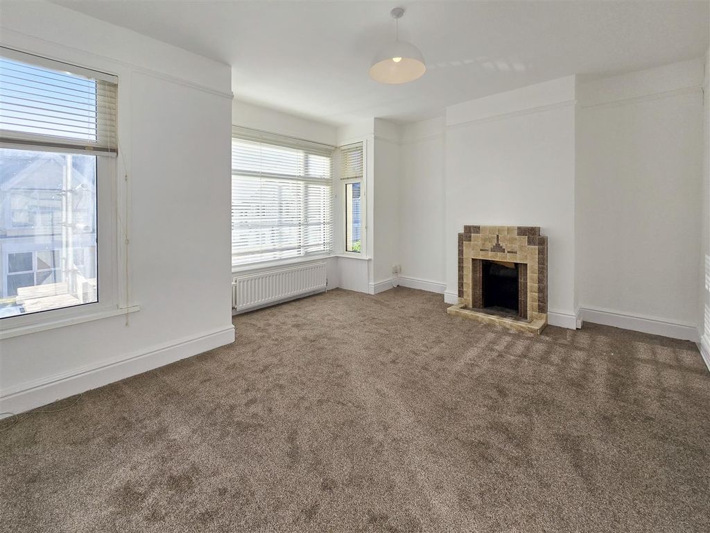 Property photo 2 of 7 Living Room