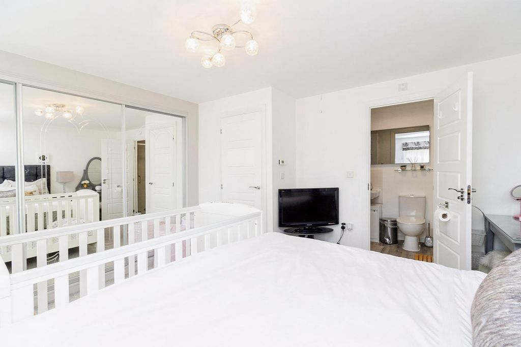 Property photo 3 of 32 Bedroom One