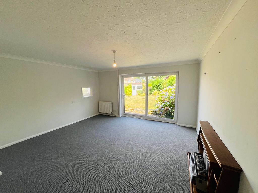 Property photo 2 of 11 Living Room 2