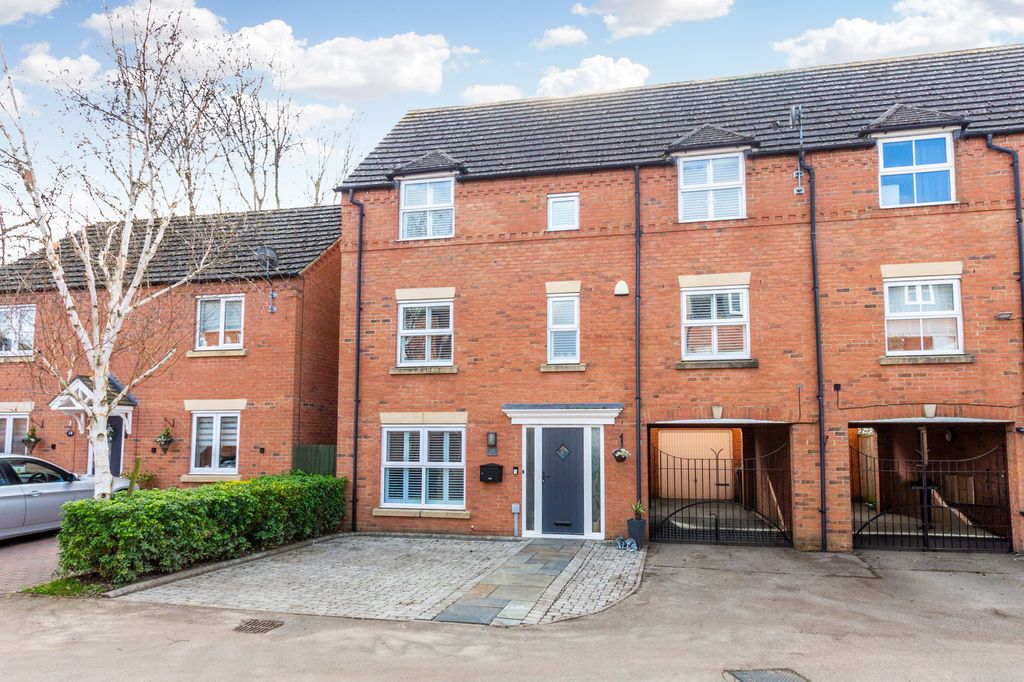 Property photo 1 of 19 Front