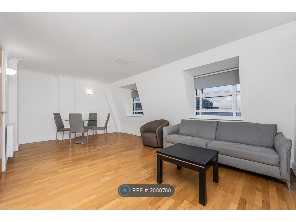 Property photo 1 of 18 Lounge