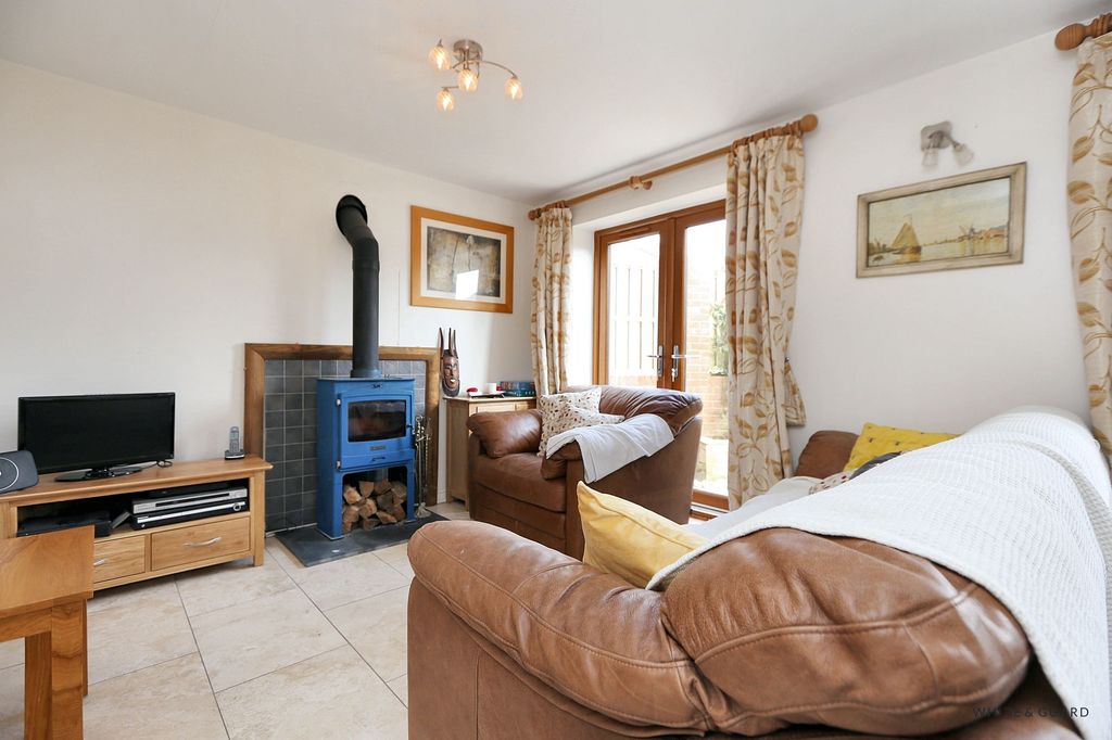 Property photo 2 of 9