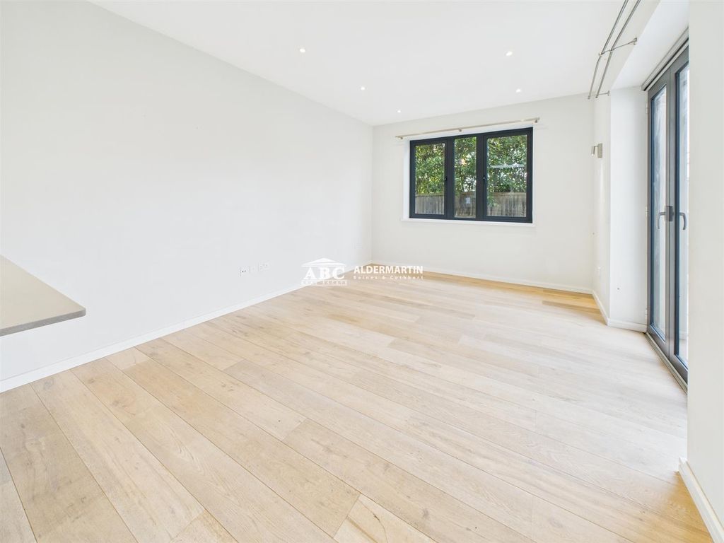 Property photo 3 of 16 Cam03827G0-Pr0103-Still004.Jpg