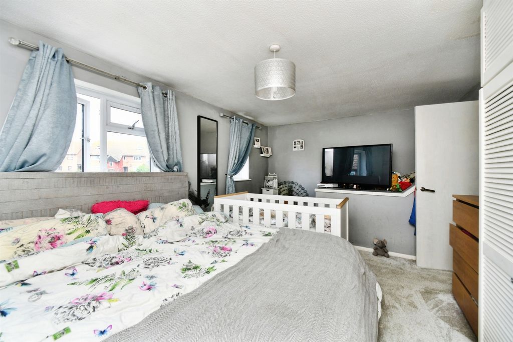Property photo 3 of 17