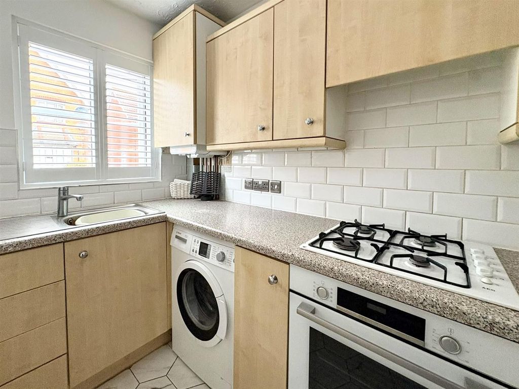 Property photo 2 of 12 Kitchen