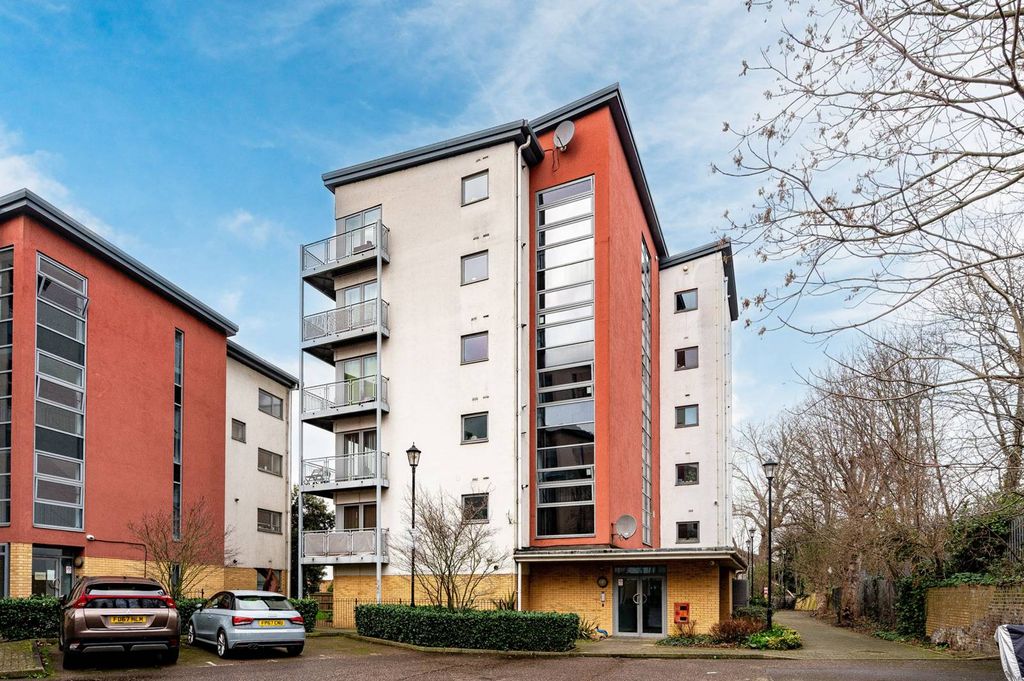 Property photo 3 of 12