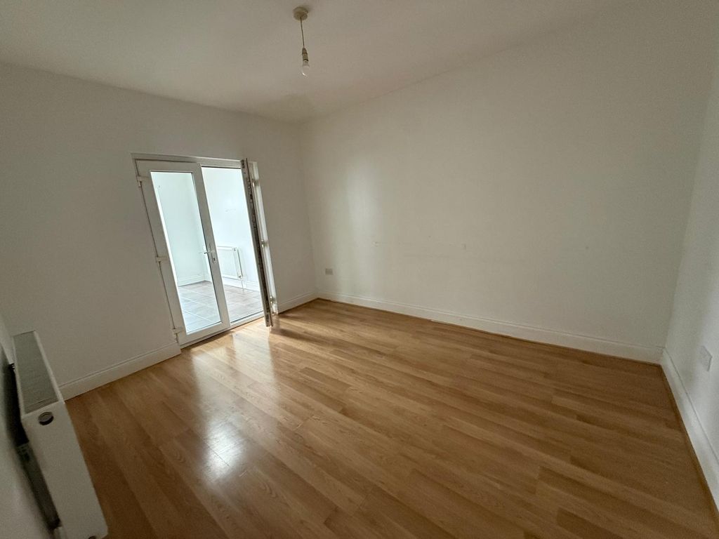 Property photo 3 of 9 Whatsapp Image 2026-09-08 At 8.13.39?Pm