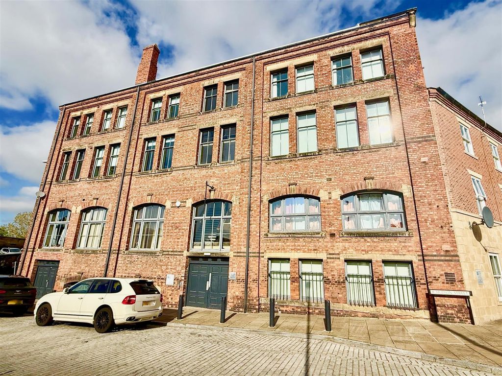 Property photo 2 of 9 External