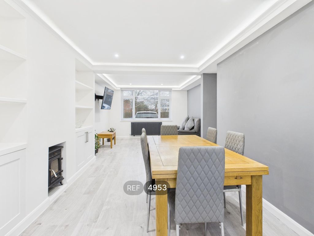 Property photo 3 of 19 Living/Dining Room