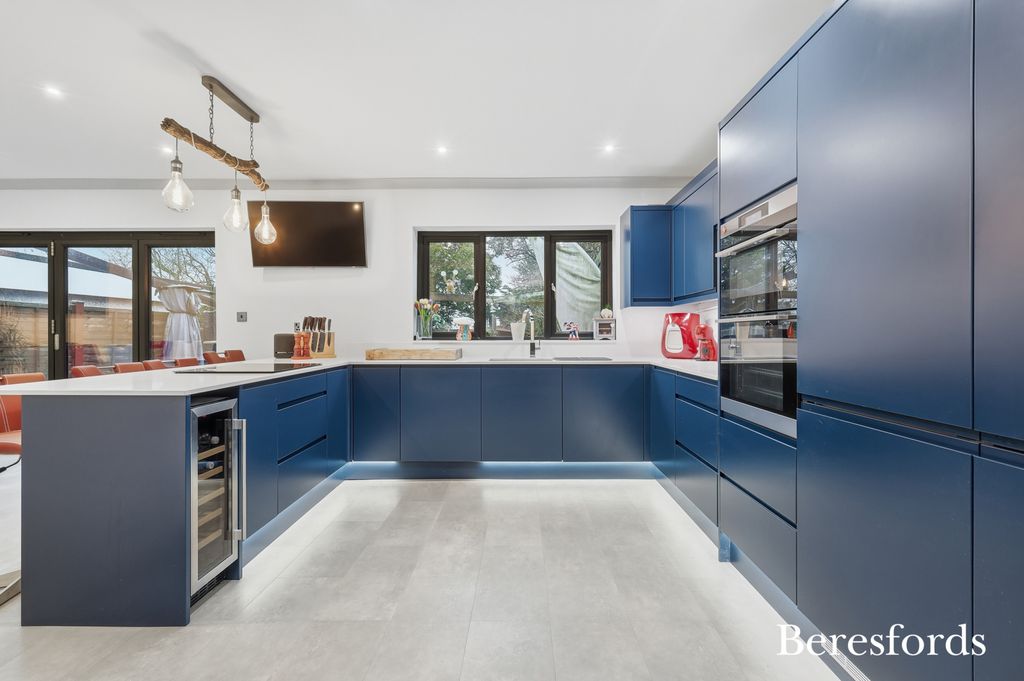 Property photo 2 of 23 Picture No. 09