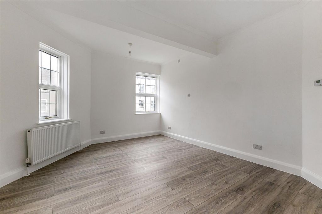 Property photo 2 of 6 102561_Flat 1 41A South End-16.Jpg