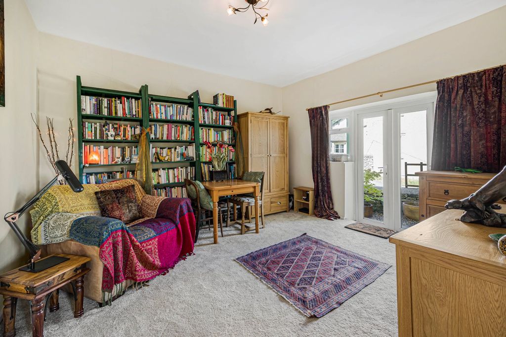 Property photo 2 of 36 Picture No. 09