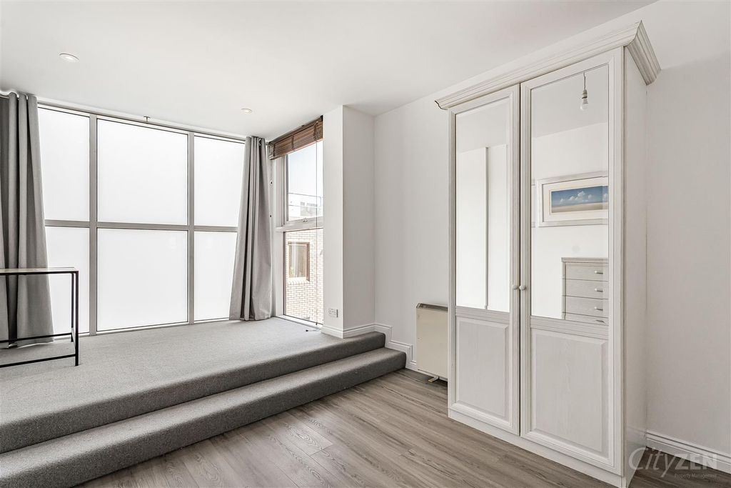 Property photo 3 of 30 Bedroom