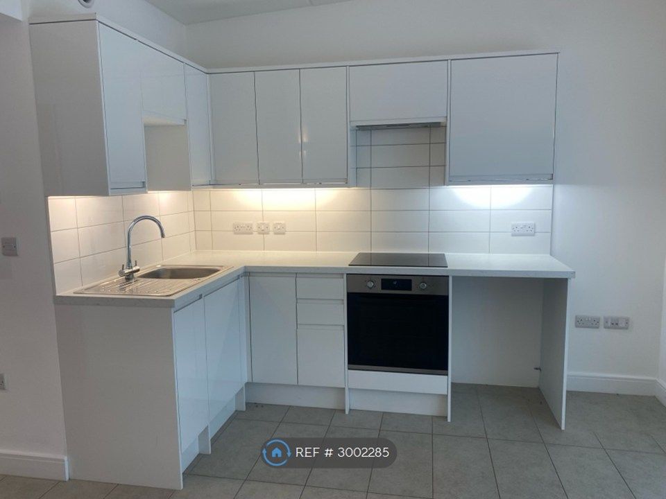 Property photo 2 of 6 Kitchen