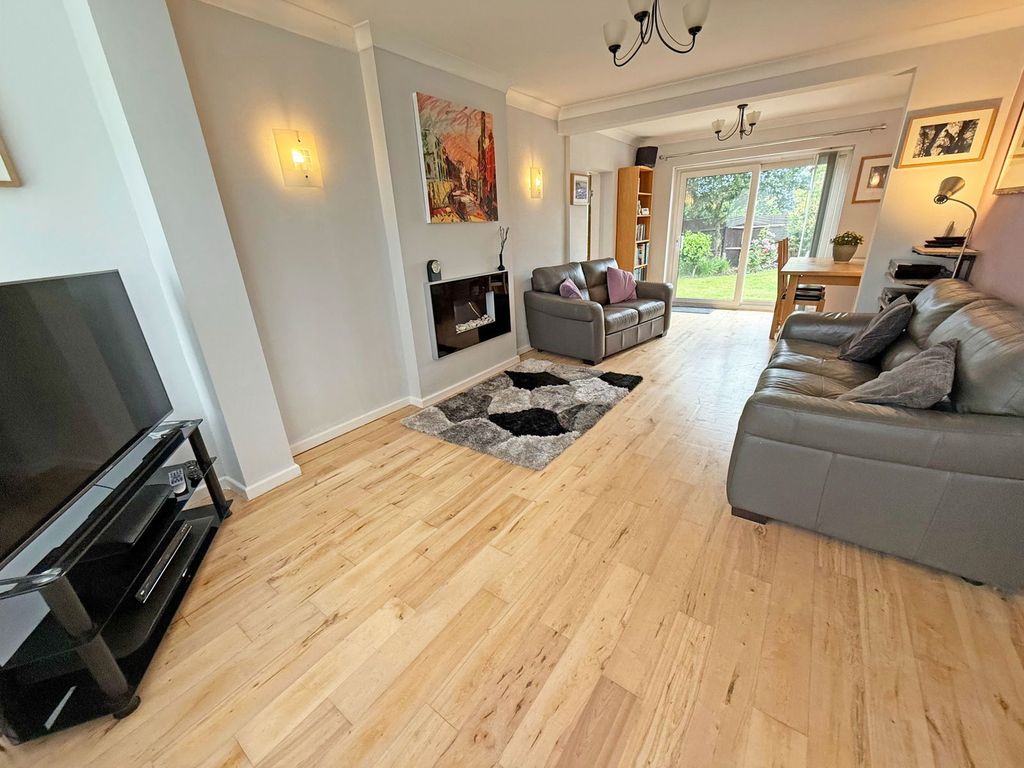 Property photo 2 of 27