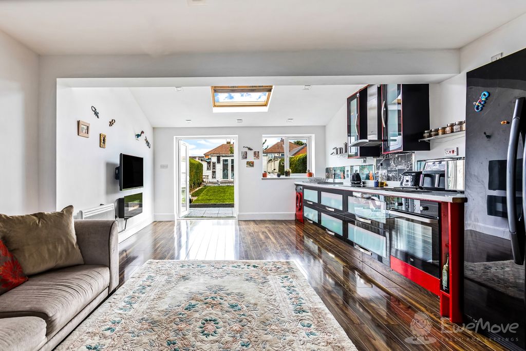 Property photo 2 of 18 Pytchley Road_Kitchen Diner_3_Wm