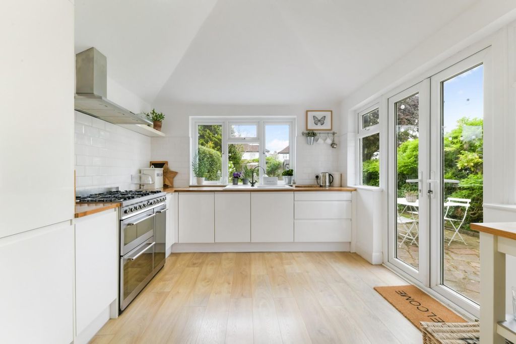 Property photo 3 of 15 Dundela Gardens (10).Jpg