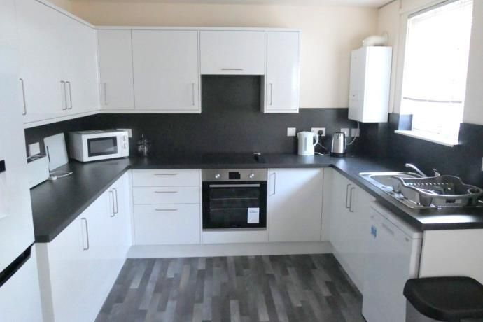 Property photo 1 of 12 Dining Kitchen