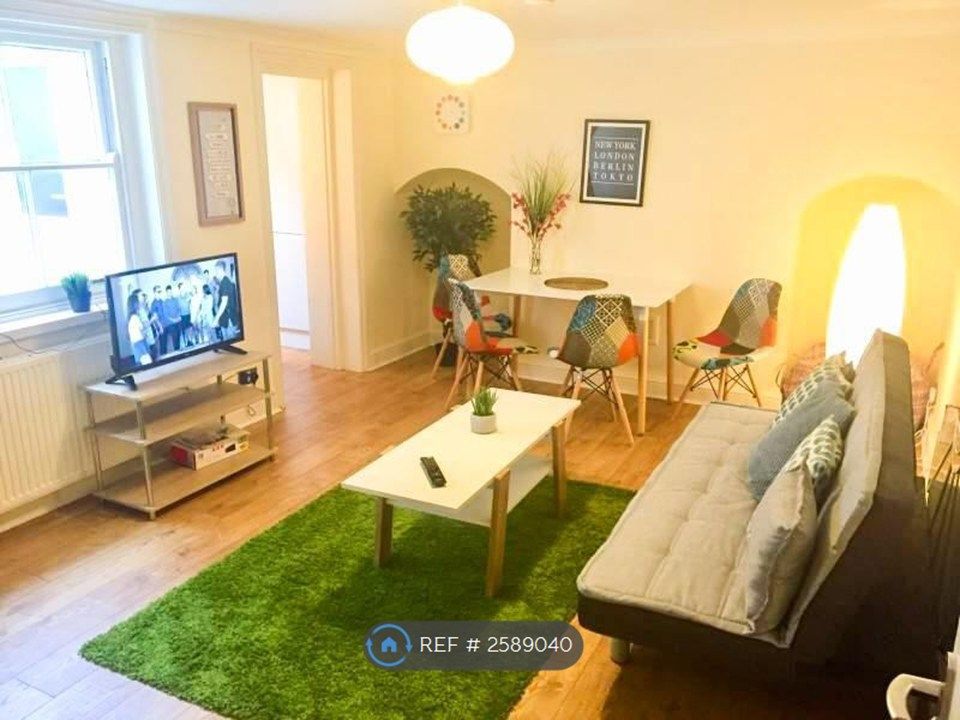 Property photo 3 of 9 Dining Kitchen Area