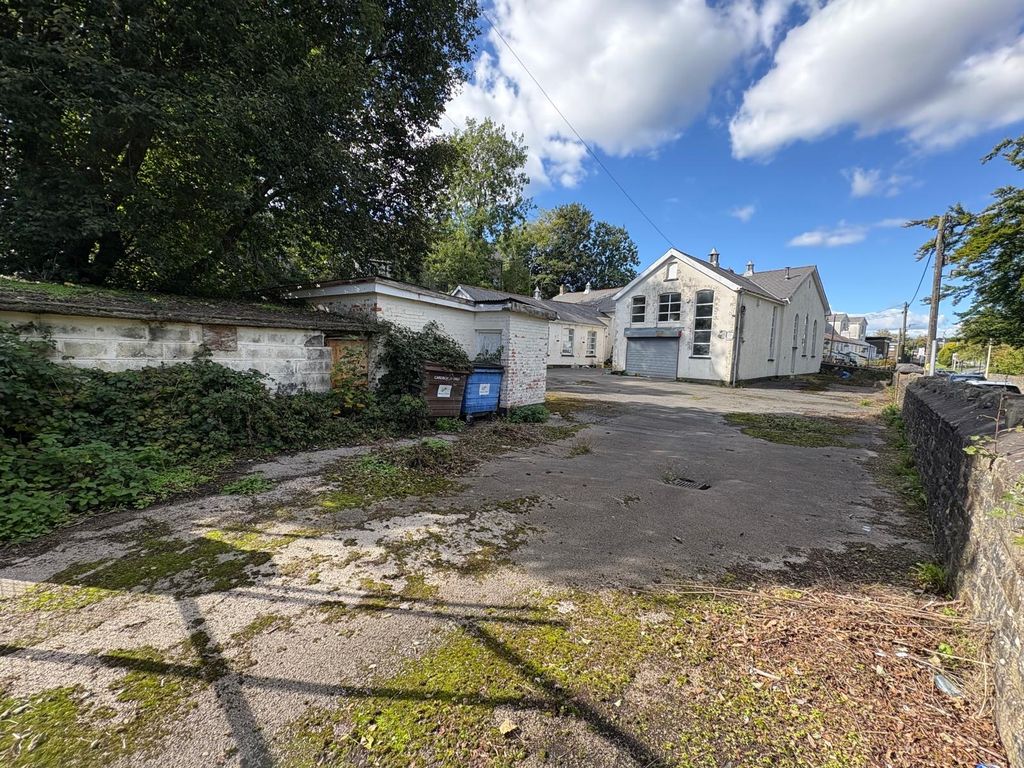 Property photo 2 of 6