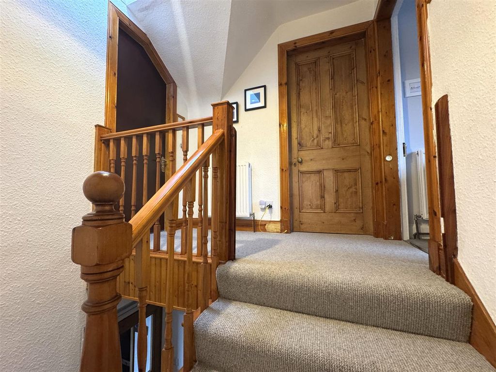 Property photo 2 of 17 Landing.Jpg