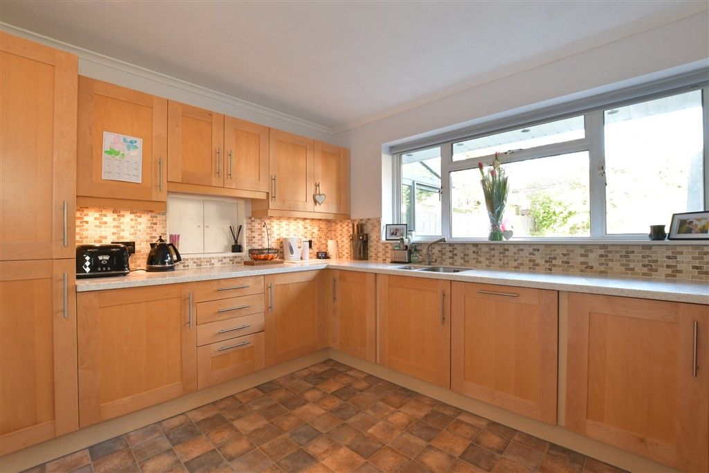 Property photo 3 of 13 Kitchen