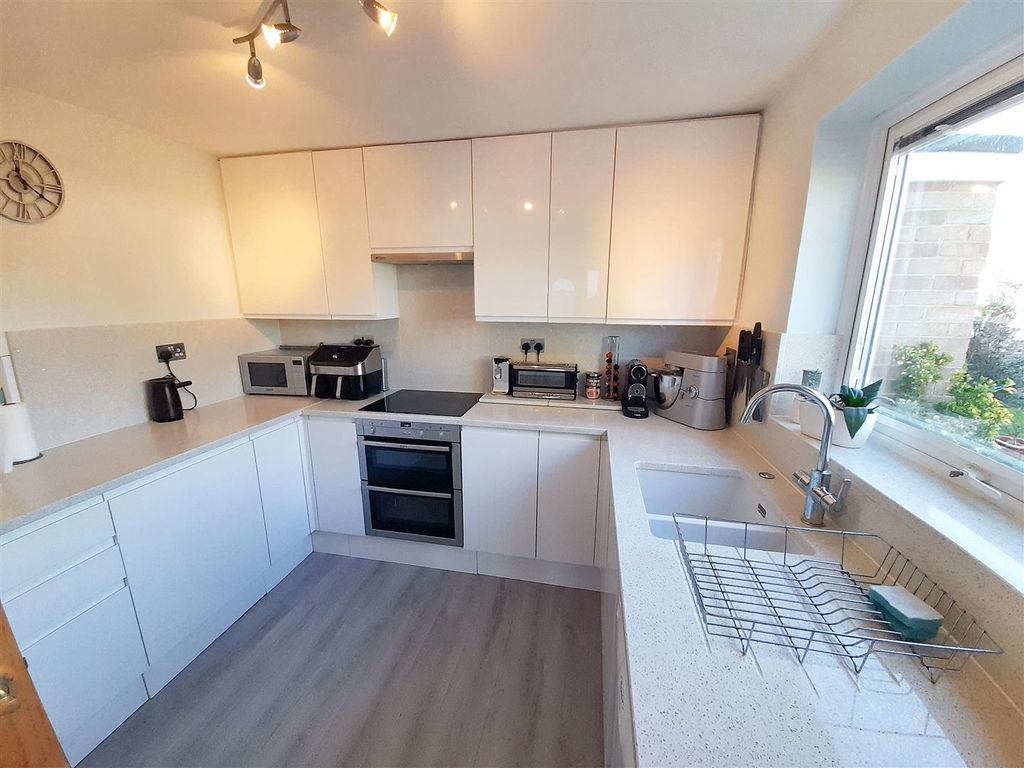 Property photo 2 of 14 Kitchen