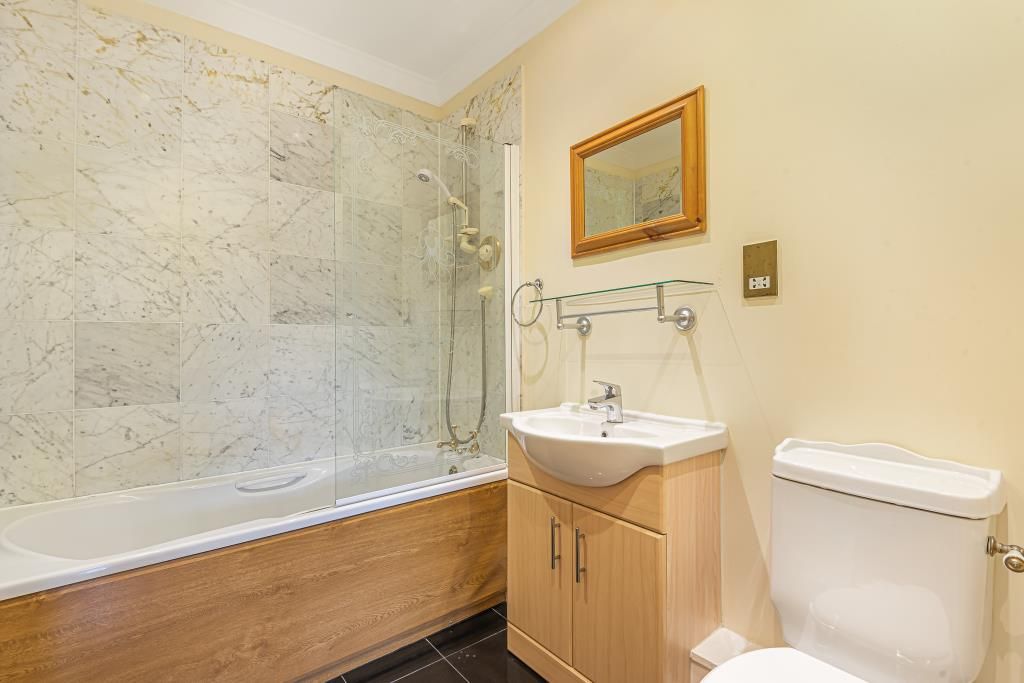 Property photo 3 of 11 Bathroom