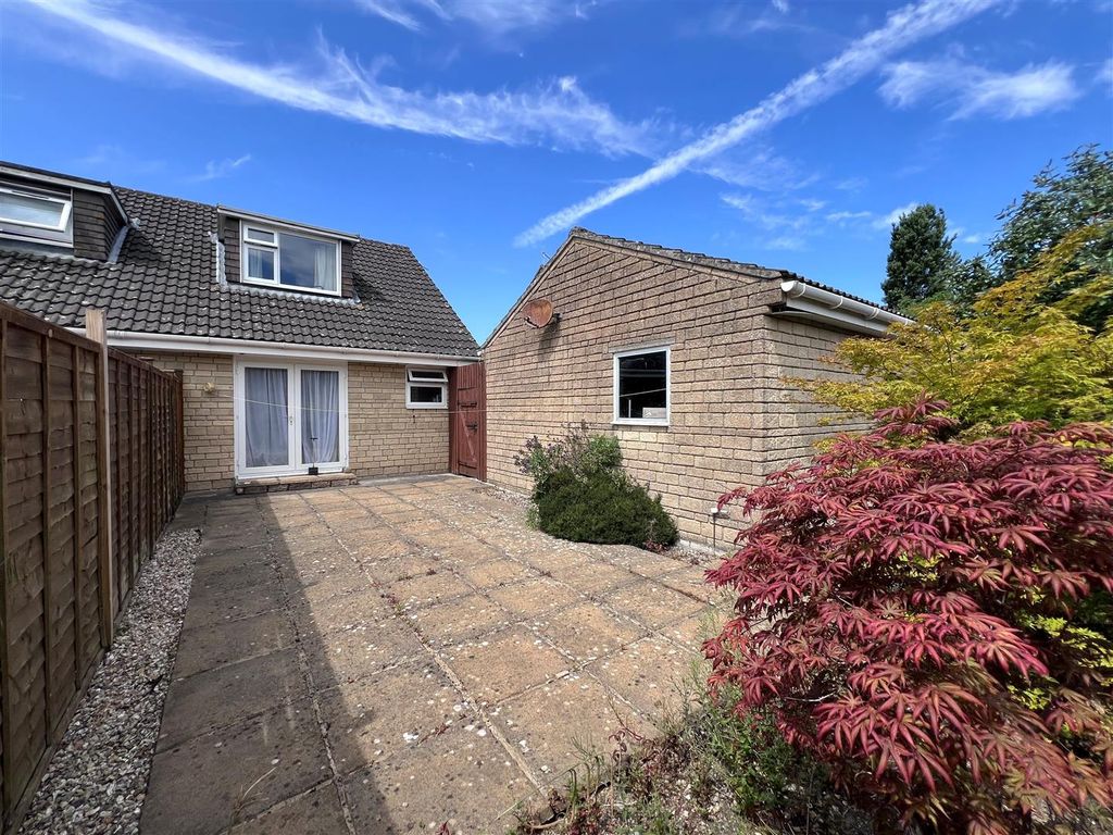 Property photo 1 of 12 Rear Garden 2.Jpg