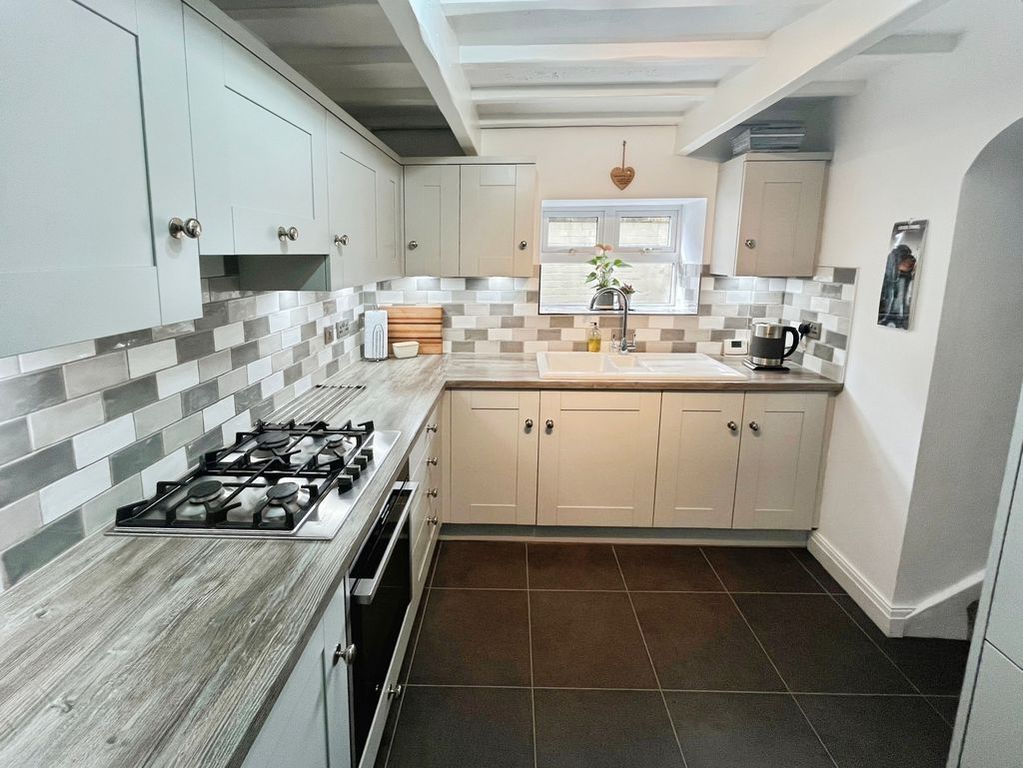 Property photo 3 of 23 Kitchen