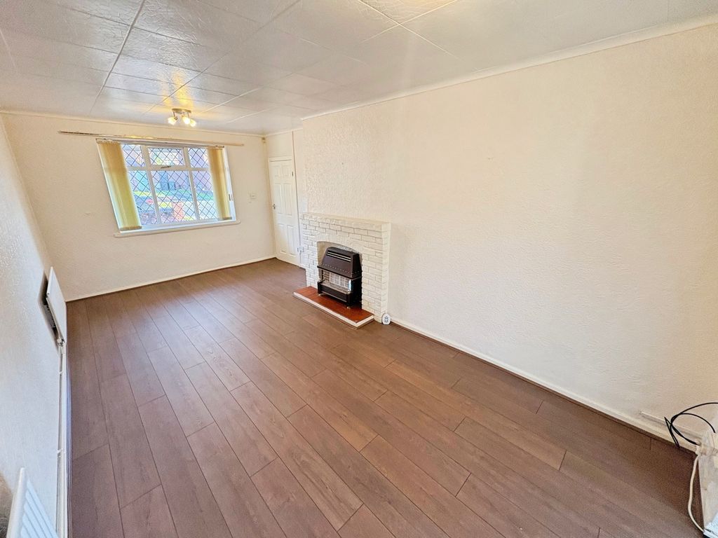 Property photo 3 of 9 Living/Dining Room